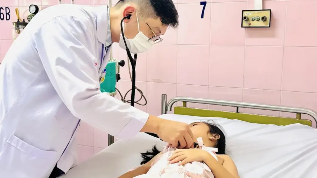 53 học sinh TP HCM nhập viện nghi ngộ độc thực phẩm