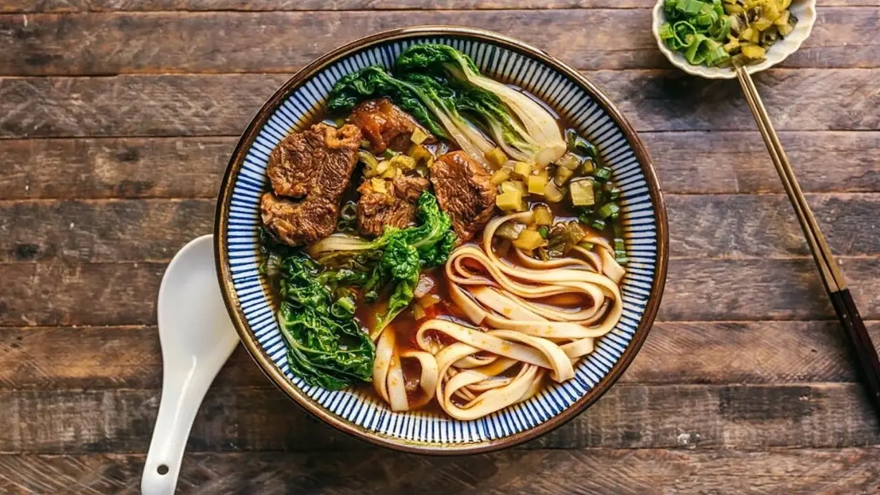 Bác sĩ cảnh báo 3 món ăn đường phố nhiều muối tàn phá thận
