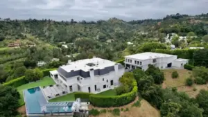 Ben Affleck tặng lại phần sở hữu biệt thự 60 triệu USD cho Jennifer Lopez