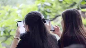 Chóng mặt, buồn nôn, mệt mỏi... vì dùng điện thoại