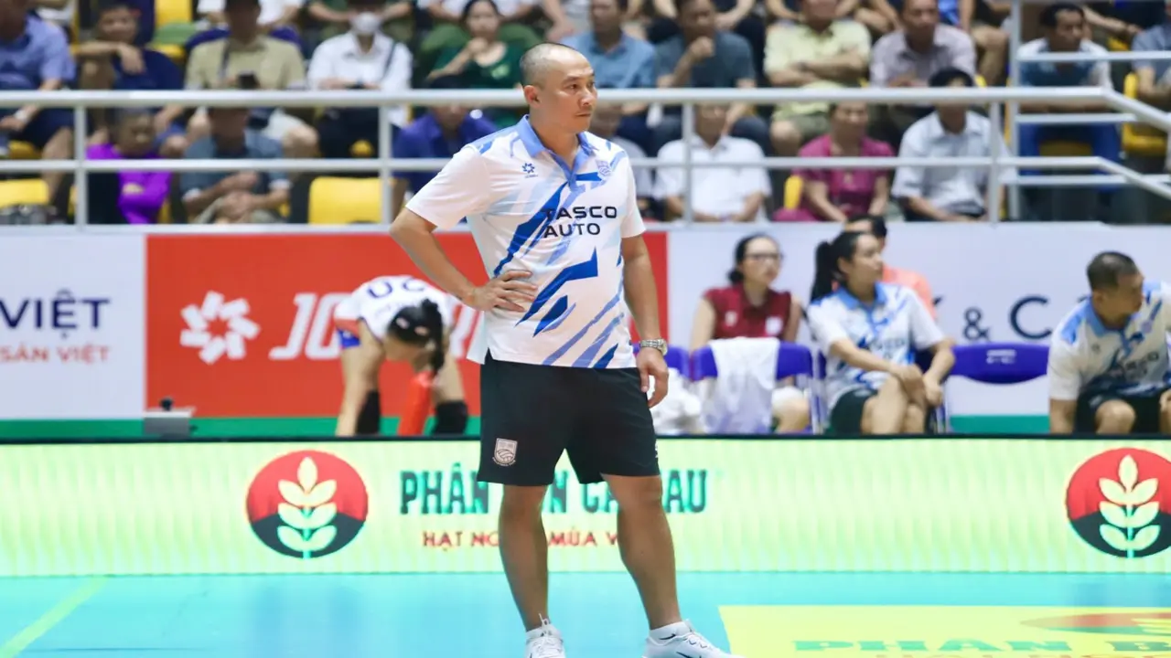 HLV Nguyễn Tuấn Kiệt nói CLB Hà Nội 'chơi chưa hay' dù vừa thắng 'sốc'