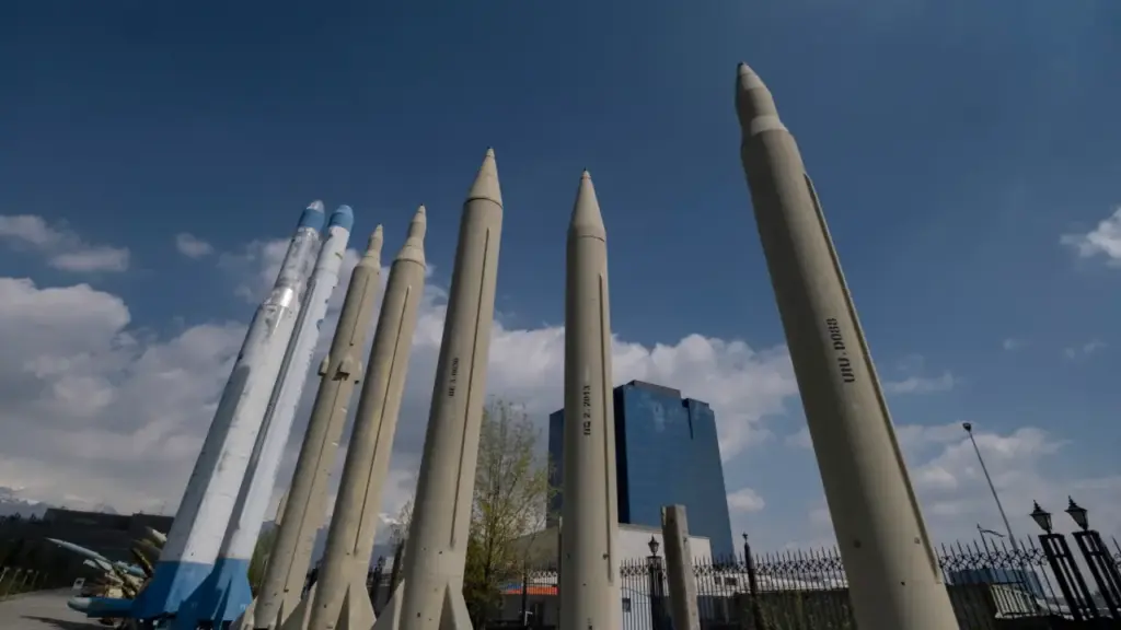 Iran 'còn hàng nghìn tên lửa đạn đạo' sau hơn một tháng xung đột