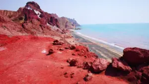 Khám phá hòn đảo 'đẹp như ở hành tinh khác' ngay giữa eo biển Hormuz