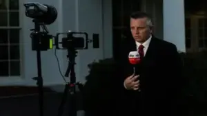 Nhà Trắng cấm nhân viên dùng thông tin mật trong cuộc chiến với Iran để đặt cược