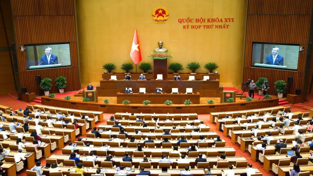 Quốc hội chính thức thông qua giảm thuế xăng dầu về 0 đến hết tháng 6-2026