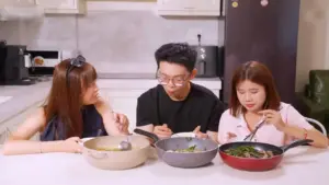 Thuê người nấu cơm nhà