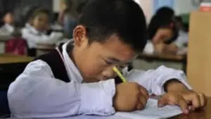 Tôi ghét cô giáo vì phải viết 22 bản kiểm điểm