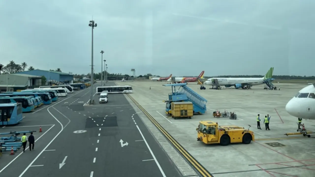 Yêu cầu sân bay lập kế hoạch đổi toàn bộ phương tiện mặt đất sang xe điện